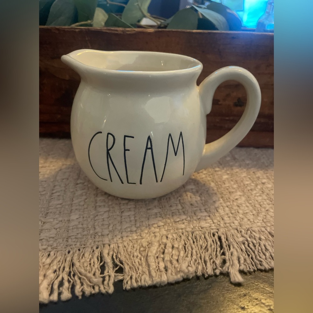 Rae Dunn creamer never used, no cracks